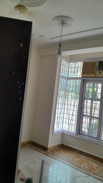 Balcony in 3 BHK Builder Floor at Unitech South City II, Sector 50 – for Rent