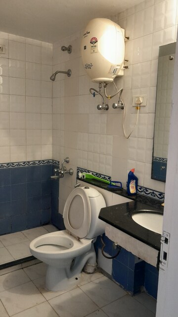 Bathroom in 3 BHK Builder Floor at Unitech South City II, Sector 50 – for Rent