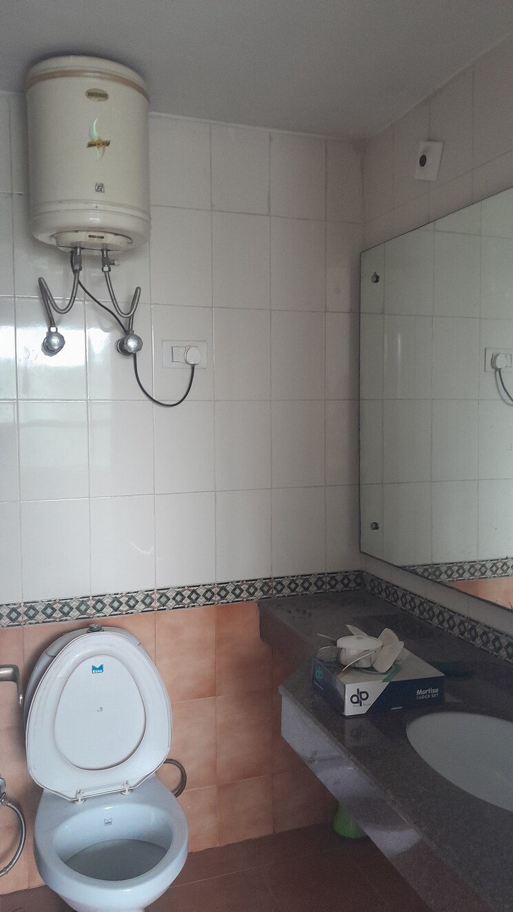 Bathroom, unitech-south-city-ii 3 Bedroom 1500 Sq.Ft. Builder Floor In Sector 50 Gurgaon 8932275