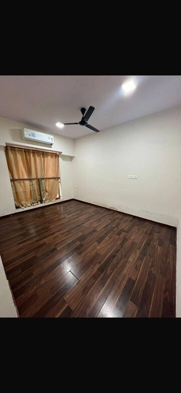 Room in 2 BHK Apartment at Agarwal Residency CHS, Nalasopara East – for Rent