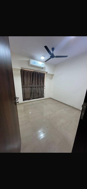 Room in 2 BHK Apartment at Agarwal Residency CHS, Nalasopara East – for Rent