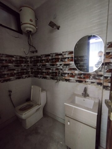 Bathroom in 1 BHK Builder Floor at Wazirabad – for Rent