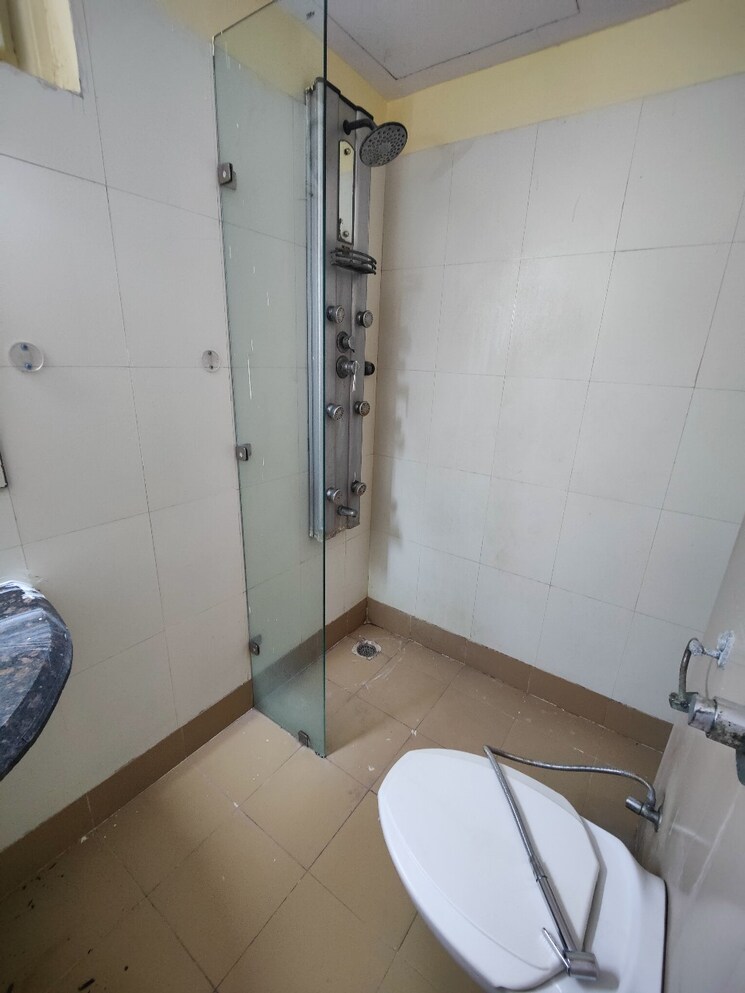 Bathroom, shipra-riviera 1 Bedroom 700 Sq.Ft. Apartment In Gyan Khand Ghaziabad 8932385