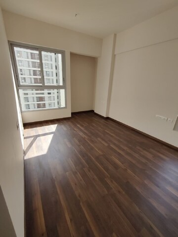 Room in 2 BHK Apartment at Piramal Vaikunth, Balkum Pada – for Sale