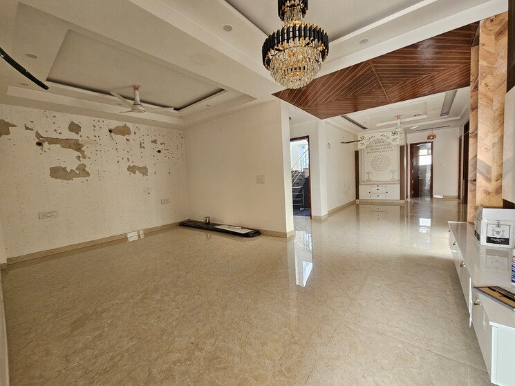 Room, parklands 4 Bedroom 350 Sq.Ft. Builder Floor In Sector 85 Faridabad 8932413