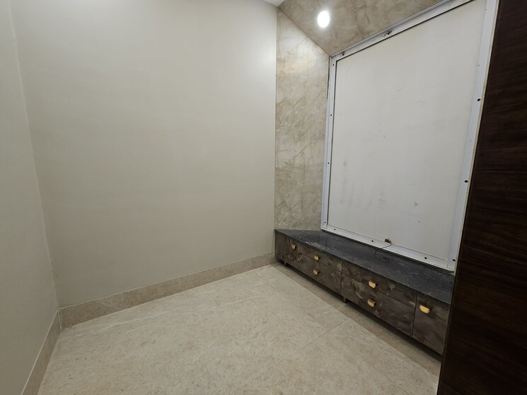 Room, parklands 4 Bedroom 350 Sq.Yd. Builder Floor In Sector 85 Faridabad 8932419