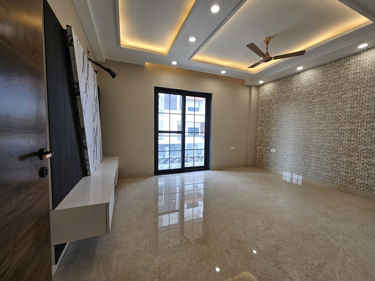 Room, parklands 4 Bedroom 350 Sq.Yd. Builder Floor In Sector 85 Faridabad 8932419