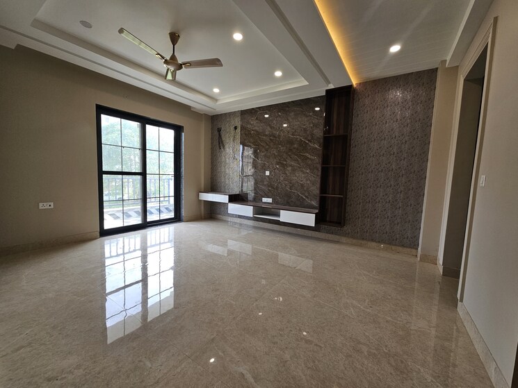 Room, parklands 4 Bedroom 350 Sq.Yd. Builder Floor In Sector 85 Faridabad 8932419