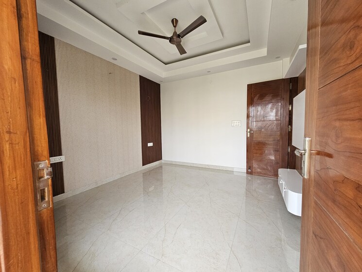 Room, parklands 4 Bedroom 350 Sq.Yd. Builder Floor In Sector 85 Faridabad 8932442