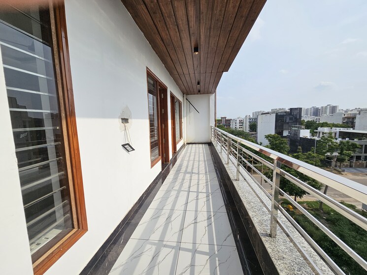 Balcony, parklands 4 Bedroom 350 Sq.Yd. Builder Floor In Sector 85 Faridabad 8932442