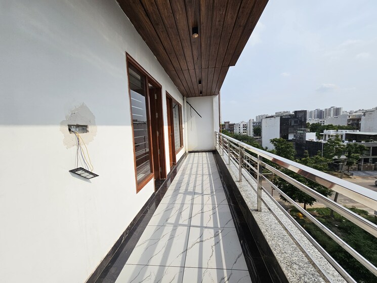 Balcony, parklands 4 Bedroom 350 Sq.Yd. Builder Floor In Sector 85 Faridabad 8932475