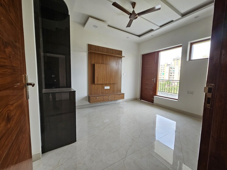 Room, parklands 4 Bedroom 350 Sq.Yd. Builder Floor In Sector 85 Faridabad 8932475