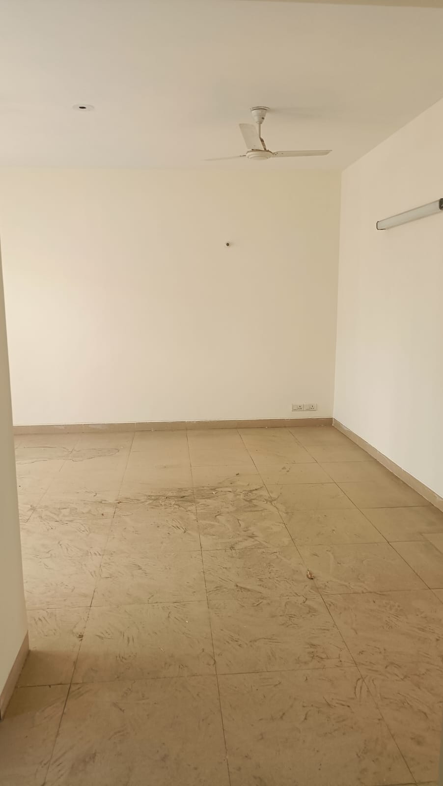 2 BHK + Extra Room Apartment For Rent in Signature Global The Roselia