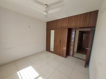 Room in 3.5 BHK Apartment at Puravankara Palm Beach, Hennur – for Rent