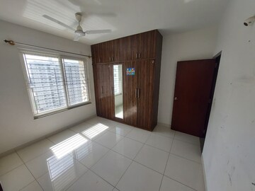 Room in 3.5 BHK Apartment at Puravankara Palm Beach, Hennur – for Rent