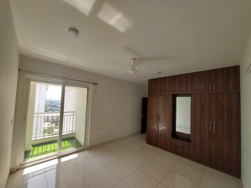 Room in 3.5 BHK Apartment at Puravankara Palm Beach, Hennur – for Rent