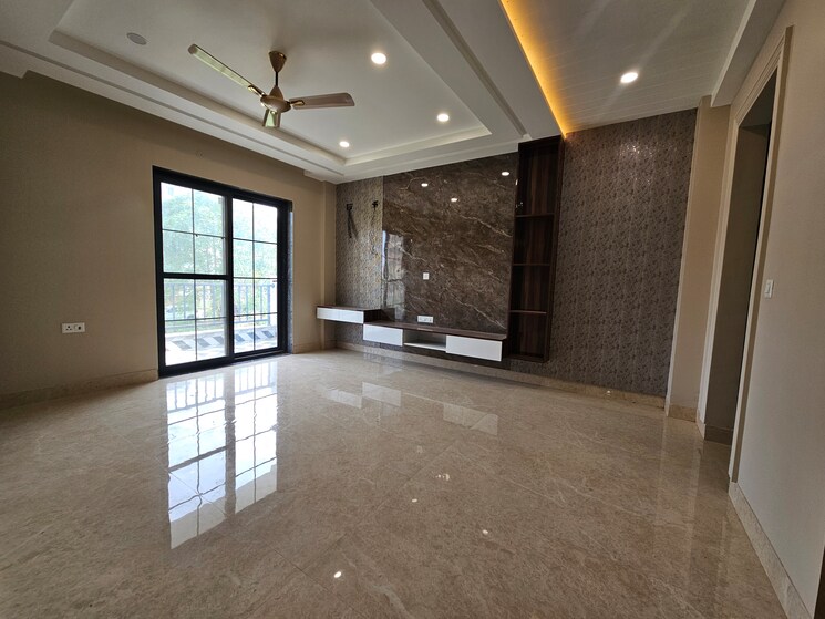 Room, parklands 4 Bedroom 350 Sq.Ft. Builder Floor In Sector 85 Faridabad 8932520