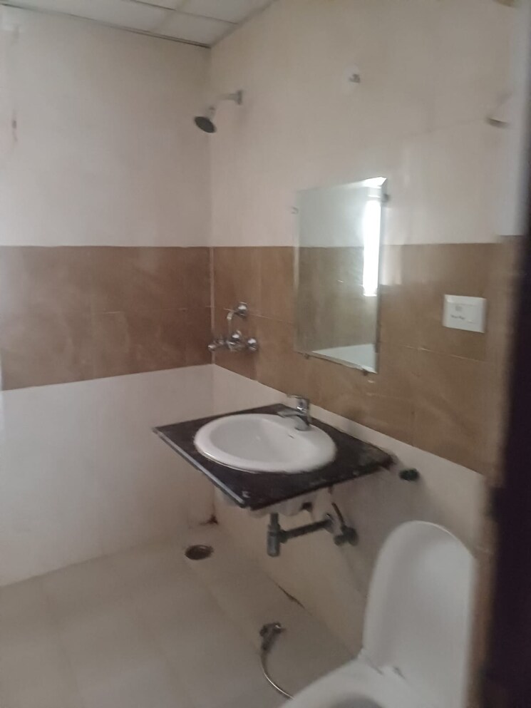 Bathroom, amrapali-crystal-homes 3 Bedroom 1700 Sq.Ft. Apartment In Sector 76 Noida 8932514