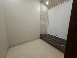 Room in 4 BHK Builder Floor at Parklands, Sector 85 – for Sale