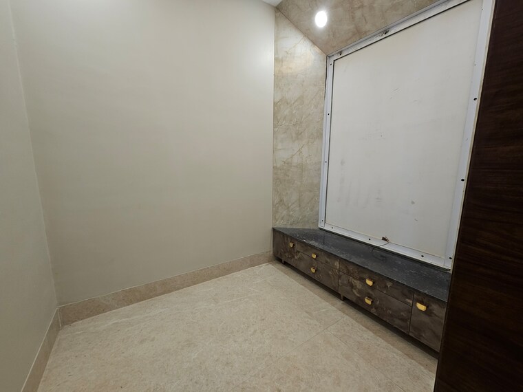 Room, parklands 4 Bedroom 350 Sq.Ft. Builder Floor In Sector 85 Faridabad 8932543