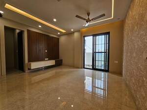 Room in 4 BHK Builder Floor at Parklands, Sector 85 – for Sale