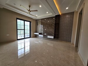 Room in 4 BHK Builder Floor at Parklands, Sector 85 – for Sale