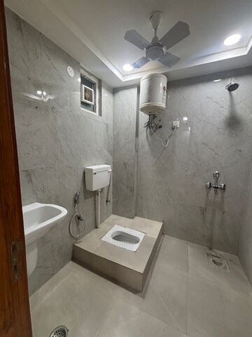 Bathroom in 3 BHK Apartment at Palm Residency Chhatarpur, Chattarpur – for Rent