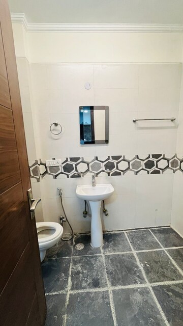 Master Bedroom in 3 BHK Apartment at Palm Residency Chhatarpur, Chattarpur – for Rent