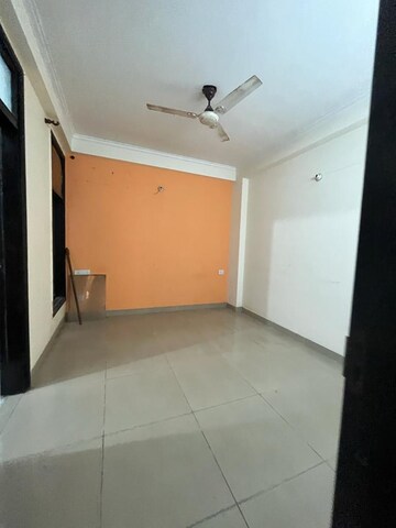 Room in 3 BHK Apartment at Palm Residency Chhatarpur, Chattarpur – for Rent