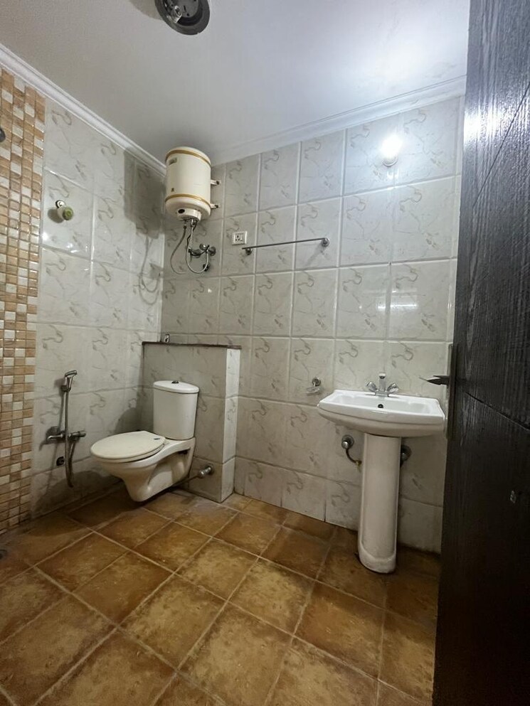 Bathroom, palm-residency-chhatarpur 3 Bedroom 1200 Sq.Ft. Apartment In Chattarpur Delhi 8932617