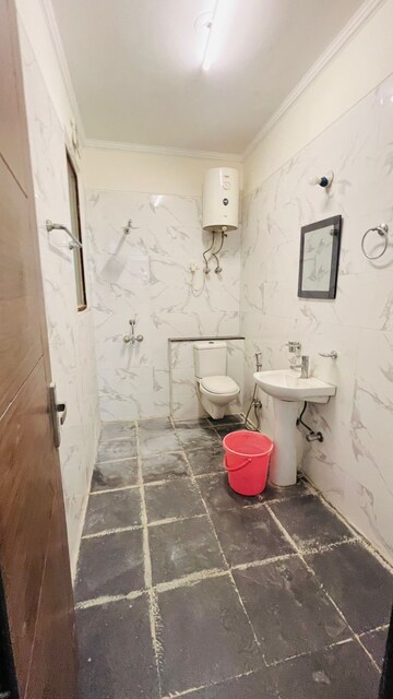 Bathroom in 3 BHK Apartment at Palm Residency Chhatarpur, Chattarpur – for Rent