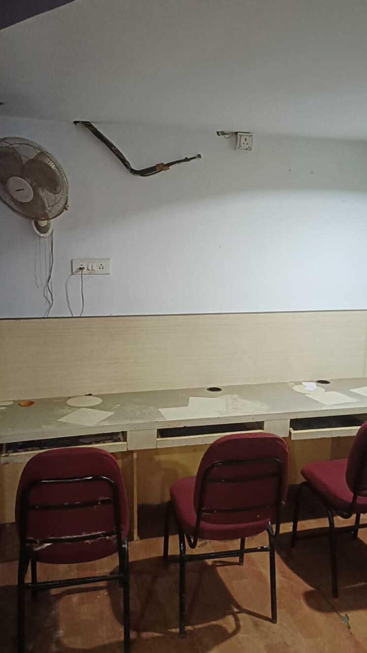 Team Area, main road Commercial Office Space 1300 Sq.Ft. In Main Road Ranchi 8932612