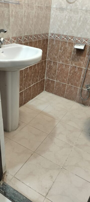 Bathroom in 3.5 BHK Apartment at Akash Ganga Apartment, Sector 56 – for Rent