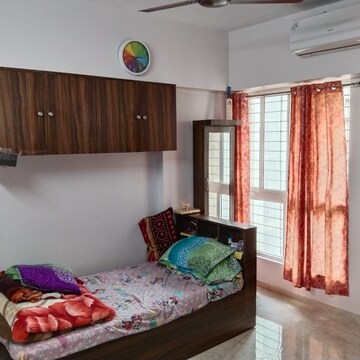 Bedroom in 2 BHK Apartment at Lodha Amara, Sandoz Baug – for Rent