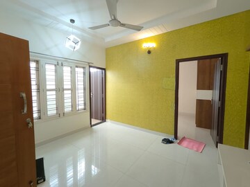 Room in 2 BHK Builder Floor at Hsr Layout Sector 3 – for Rent