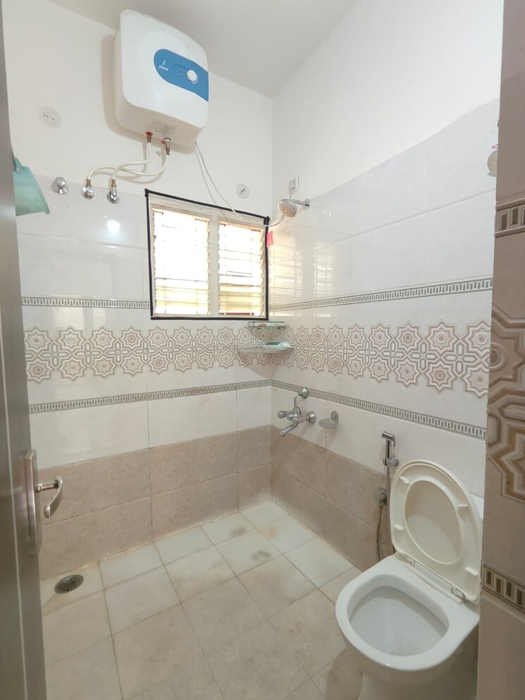 Bathroom, hsr layout sector 3 2 Bedroom 1100 Sq.Ft. Builder Floor In Hsr Layout Sector 3 Bangalore 8932655