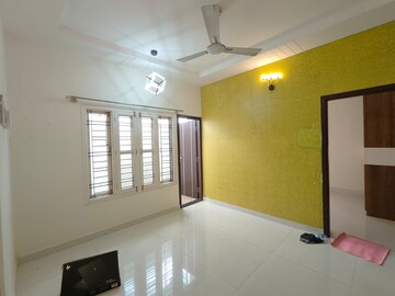Room in 2 BHK Builder Floor at Hsr Layout Sector 3 – for Rent