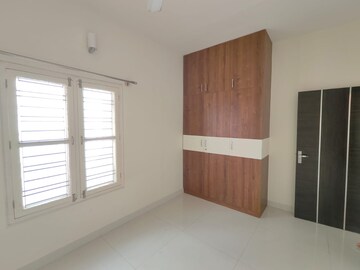 Room in 2 BHK Builder Floor at Hsr Layout Sector 3 – for Rent