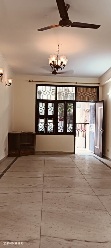 Living Room in 3.5 BHK Apartment at Ganpati Apartments Gurgaon, Sector 56 – for Rent