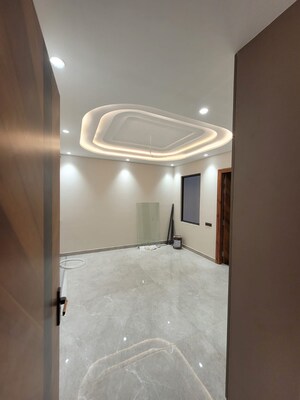 Room in 3 BHK Builder Floor at Sector 85 – for Sale