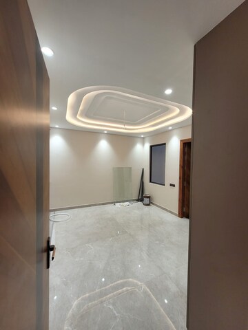 Room in 3 BHK Builder Floor at Sector 85 – for Sale
