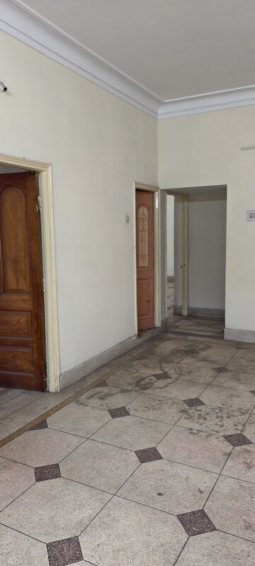 Room in 3 BHK Villa at Devendra Nagar – for Rent