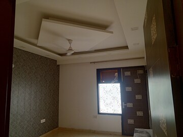 Room in 3.5 BHK Apartment at Sagar Apartment, Sector 56 – for Rent