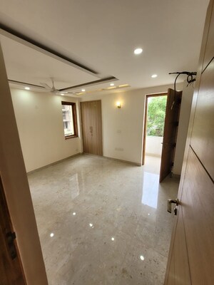 Room in 3 BHK Builder Floor at Parklands, Sector 85 – for Sale