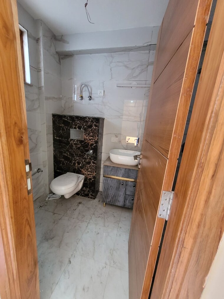 Attached Bathroom, parklands 3 Bedroom 250 Sq.Yd. Builder Floor In Sector 85 Faridabad 8932778