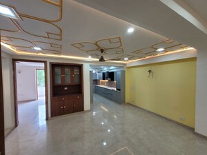 Room in 3 BHK Builder Floor at Parklands, Sector 85 – for Sale