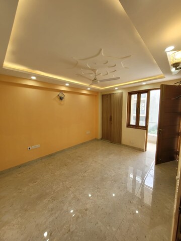 Room in 3 BHK Builder Floor at Parklands, Sector 85 – for Sale