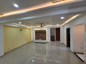 Room in 3 BHK Builder Floor at Parklands, Sector 85 – for Sale
