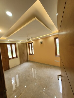 Room in 3 BHK Builder Floor at Parklands, Sector 85 – for Sale