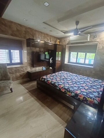 Bedroom in 3 BHK Builder Floor at New Alipore – for Rent